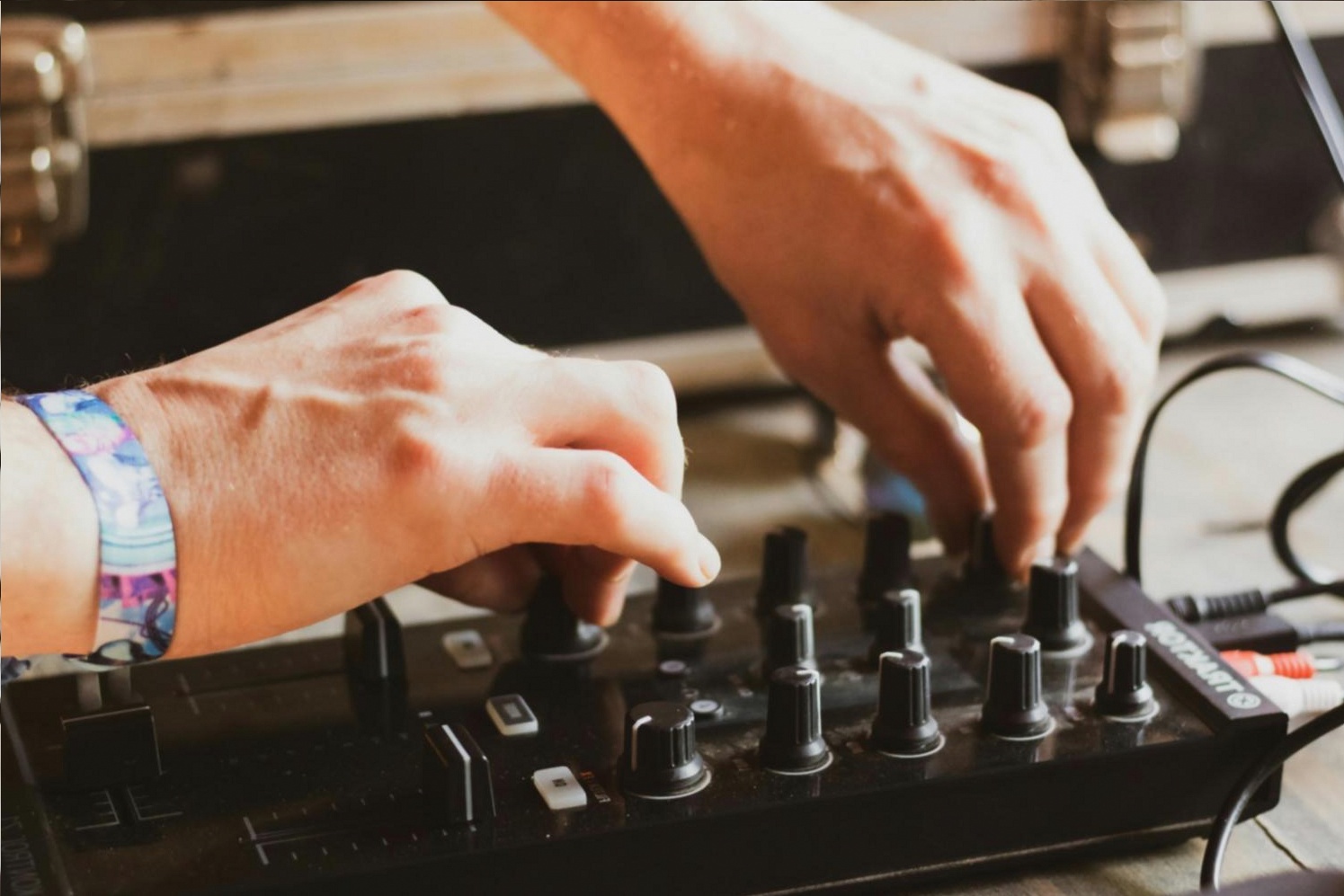 Muzikant werkt aan een coversessie bij Kansroute